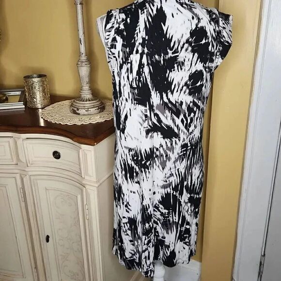 Apt 9 tropical print black ,white and gray cap sleeve t shirt dress women's M - Picture 4 of 4